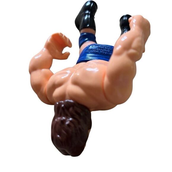 Hacksaw Jim Duggan Series 2 WWF 1991 Hasbro Wrestling Action Figure - Picture 6 of 6